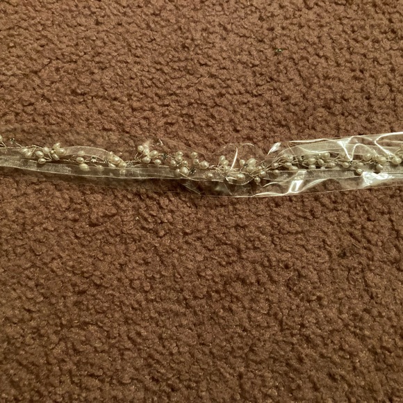 NWT Wedding Veil and Headpiece - Picture 5 of 5